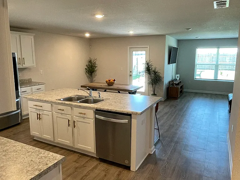 5240 Peach Dr — Photo 21