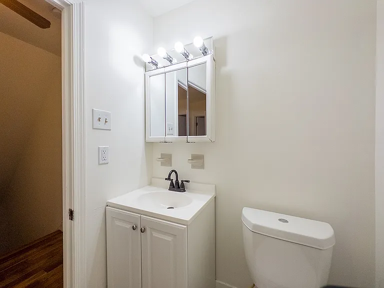 Hampshire Place Townhomes — Photo 9
