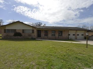706 Richfield Dr, Windcrest, TX 78239
