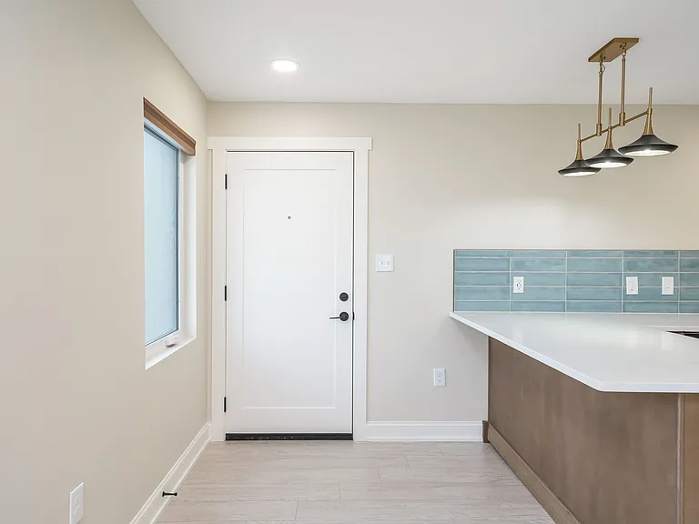 100 E Tennessee Ave #102 — Photo 9