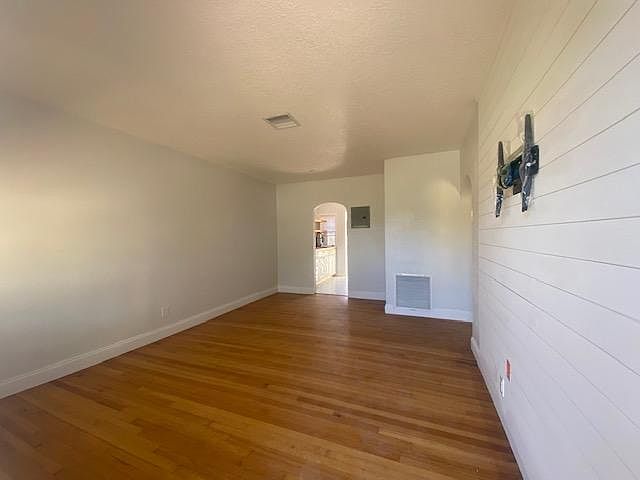 1st image of 411 SW 18th St