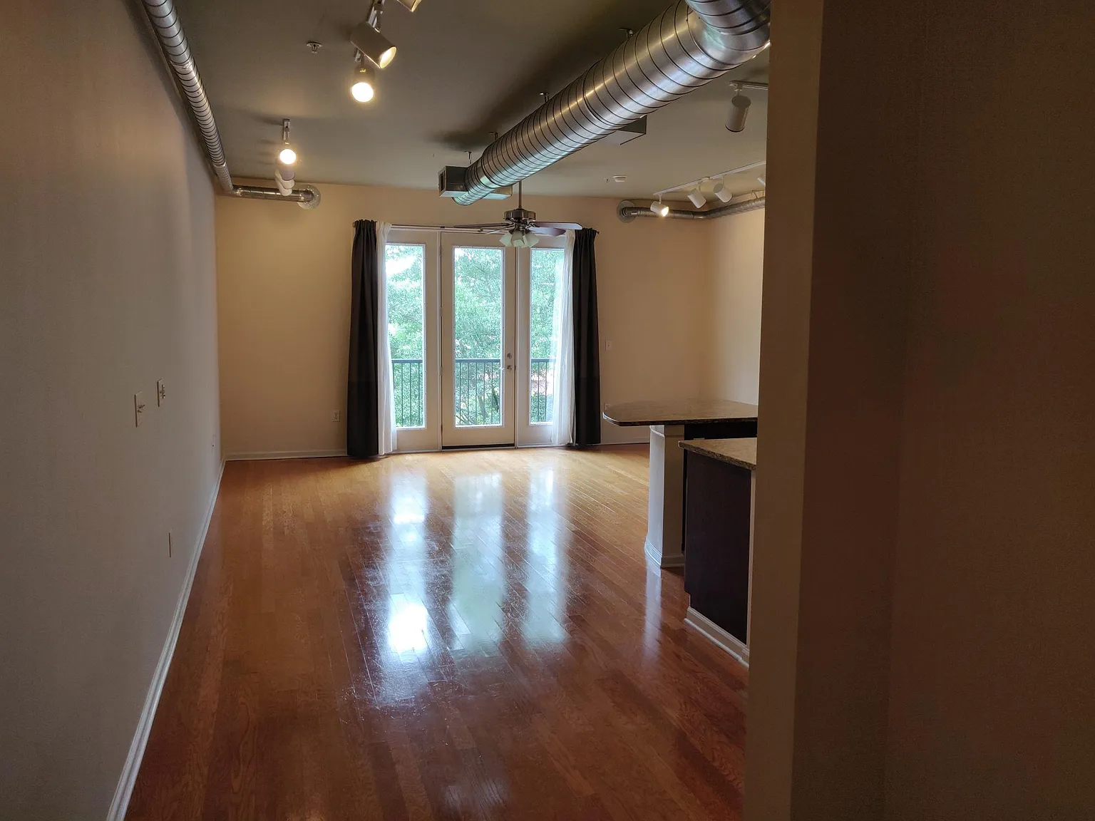 Studio, 627 sqft, $1,500 — Photo 2
