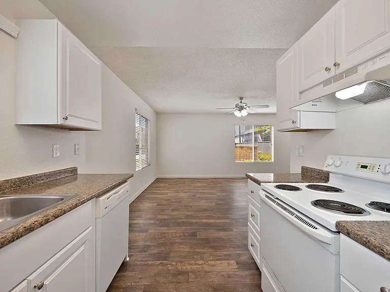 Elan Tamarack Shores — Photo 16