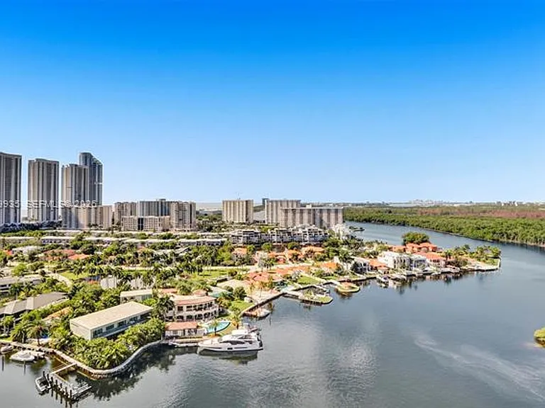 400 Sunny Isles Blvd #2021 — Photo 36