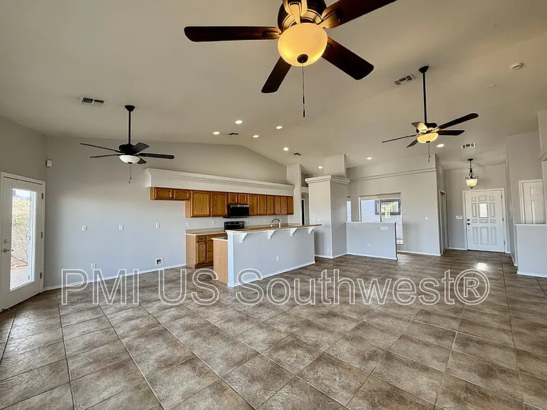 2917 Desert Vista Dr — Photo 10