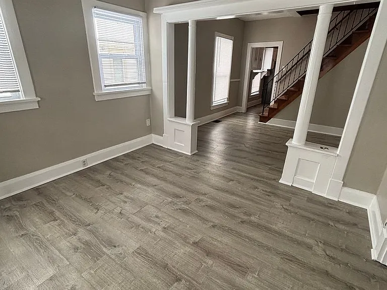 122 Fairlawn Ave — Photo 2