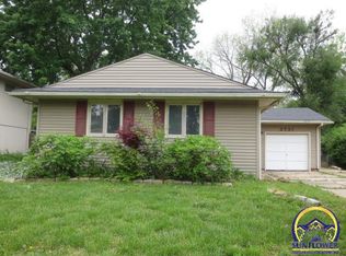 2731 SW McAlister Ave, Topeka, KS 66614