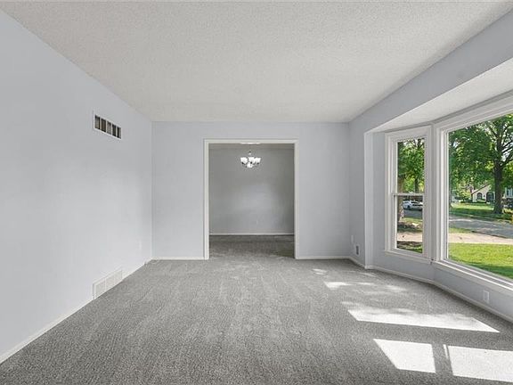 4th image of 12508 Cambridge Ave
