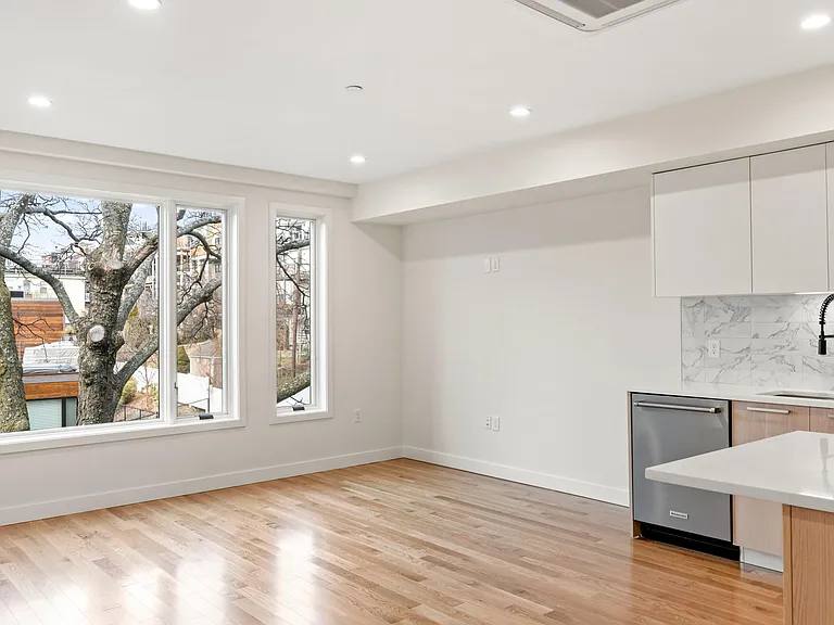 298 Marginal St #4 — Photo 3