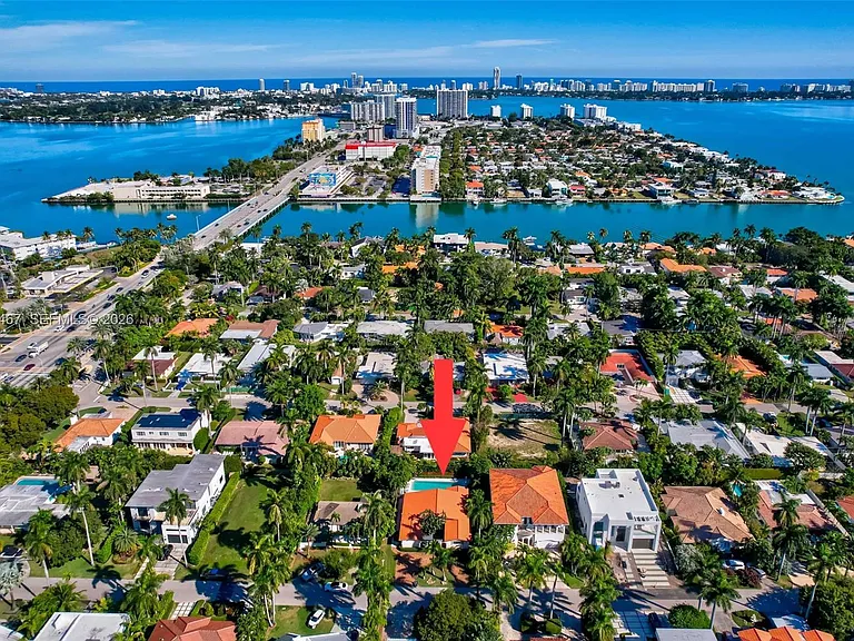 7711 Miami View Dr — Photo 38