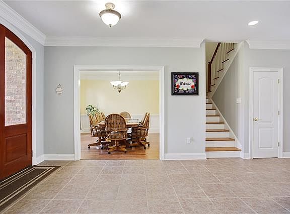 3rd image of 1 Squirewood Ct