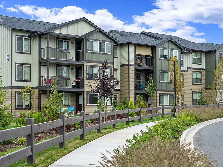 Sawyer Trail Apartments & Townhomes — Photo 26