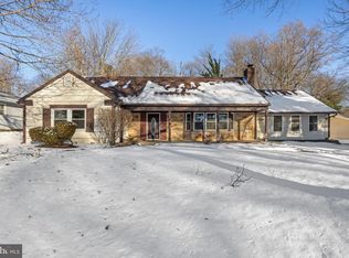 115 Crestview Dr, Willingboro, NJ 08046