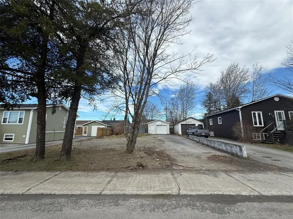 8 1/2 Main Street, Grand Falls-Windsor, NL A2A1G1