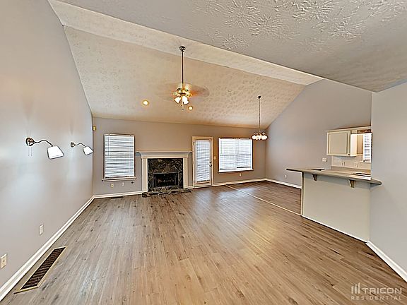 2nd image of 605 Bourbon St