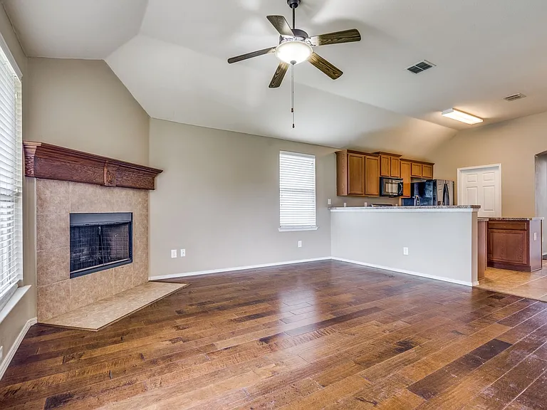 1301 Red River Dr — Photo 6