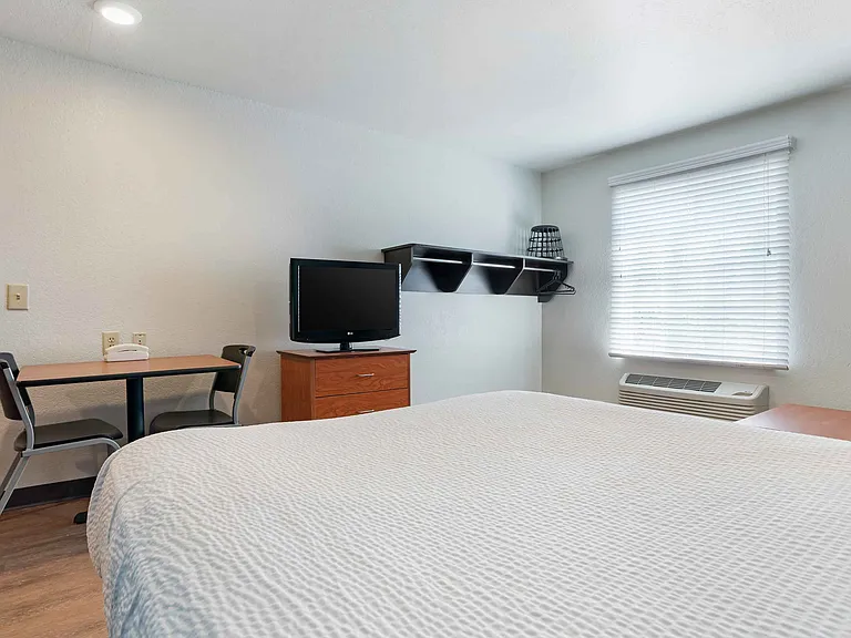 Deluxe Studio - 1 Full Bed