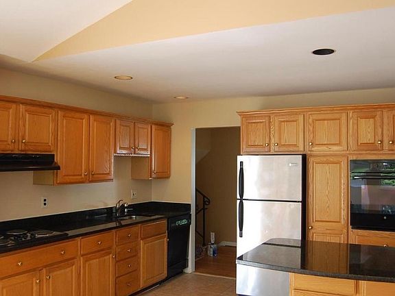 5th image of 3614 Heritage Ln