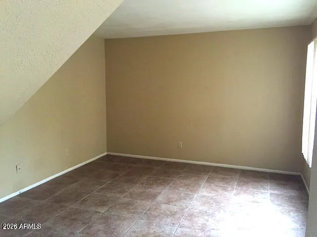 2 bed, 1.0 bath, 940 sqft, $1,150 — Photo 2