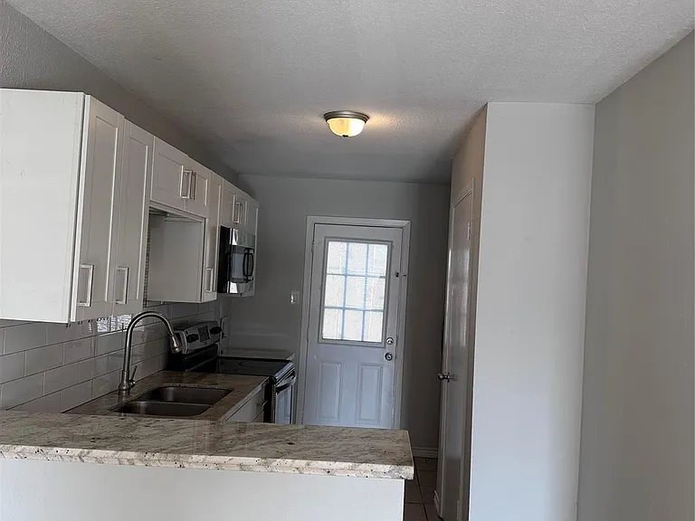 703 S 2nd St — Photo 3