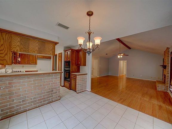 3rd image of 15035 Forest Lodge Dr