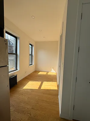 Rented by Current Real Estate Advisors | media 16