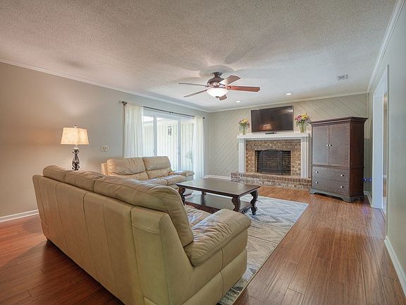 4th image of 2606 Pebblewood Dr