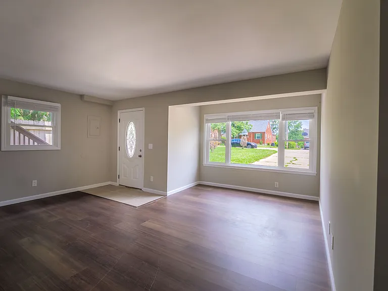 10 Rose Ave #1 — Photo 3