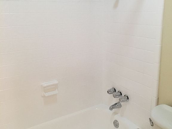 5th image of 415 Gulpha Dr APT 17