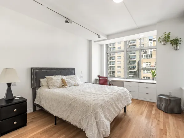 188 East 64th Street image 7 of 10