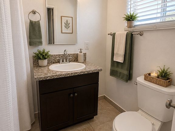 4th image of 7512 Vineland Ave #21