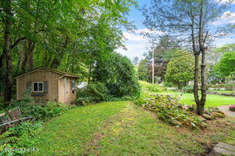 4th image of 28 Andrew Avenue