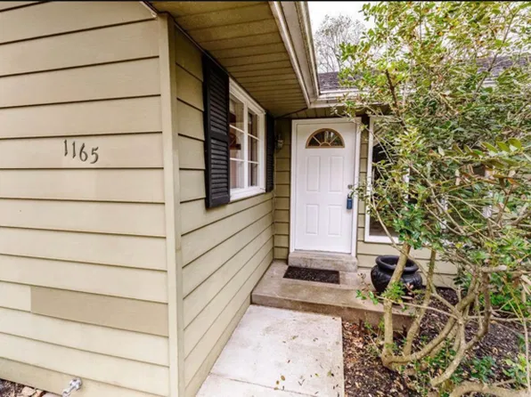 1165 S Glenwood Ln, Saint Louis, MO 63122