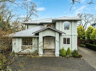 1444 Ryan St, Victoria, BC V8R 2X1