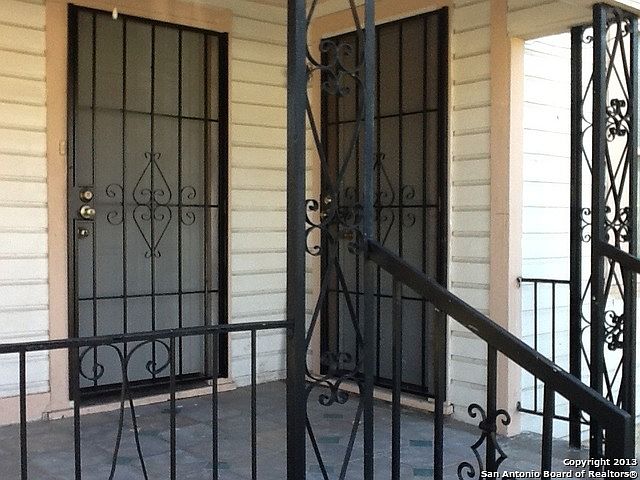 1st image of 1130 Chalmers Ave