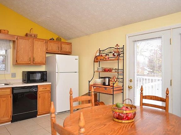 4th image of 360 Green Fields Ln