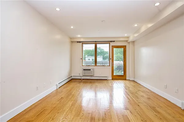 Sold by Remax Edge | media 8