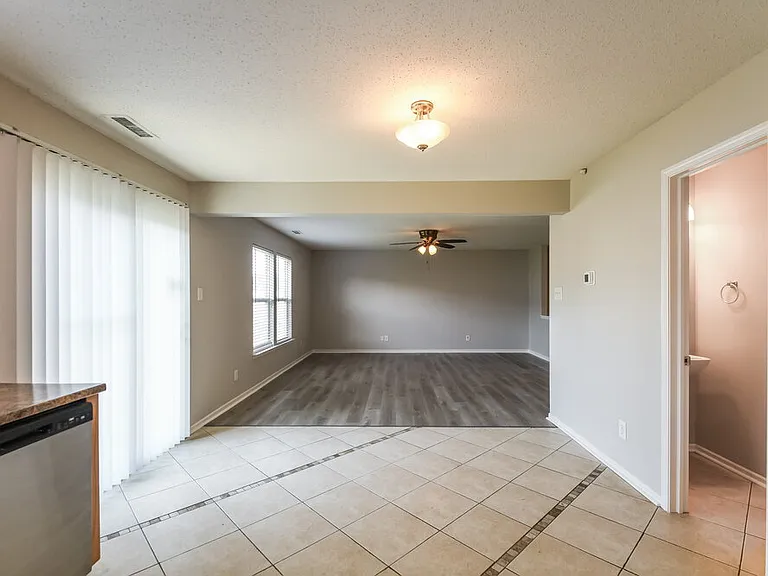 10916 Firefly Ct — Photo 6