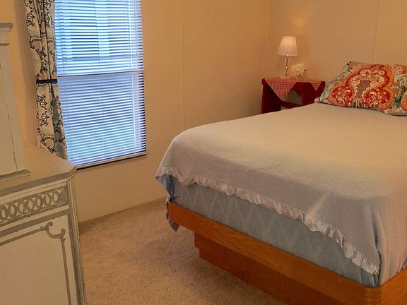 Master Bedroom & Huge Closet