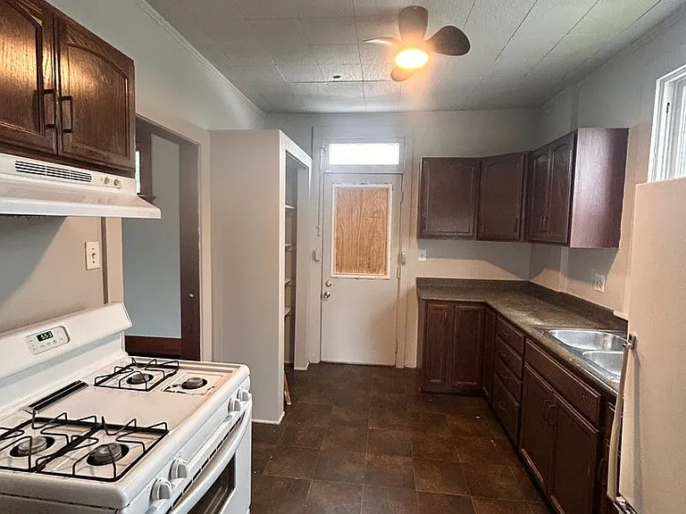 434 Rose Ln — Photo 4