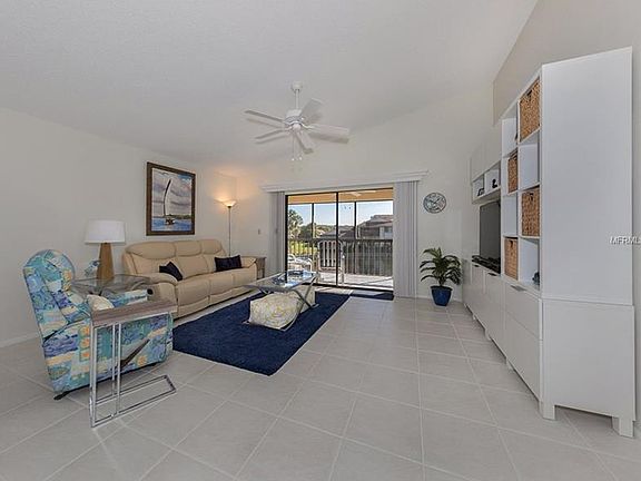 3rd image of 2028 Oakridge Cir #D-6