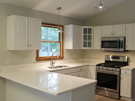 5th image of 15274 Grand Oak Dr