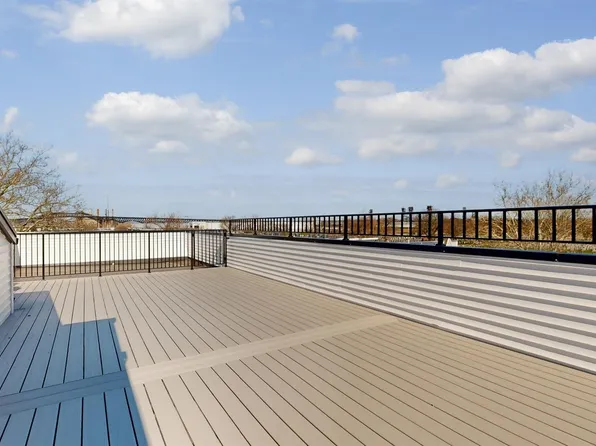 220 Freeman Avenue image 4 of 30