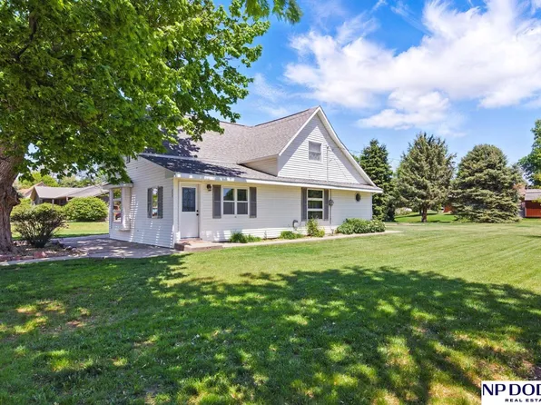404 N Ash St, Dodge, NE 68633