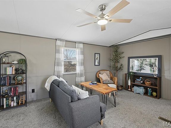 3rd image of 8 Cedar Ridge Ct