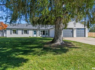 300 Willow Glen Way, Chatham, IL 62629