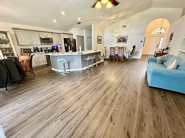15545 Markham Dr — Photo 6
