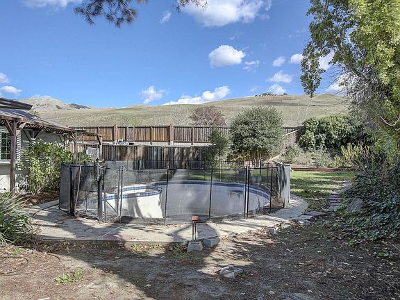 4th image of 1882 Golden Hills Dr