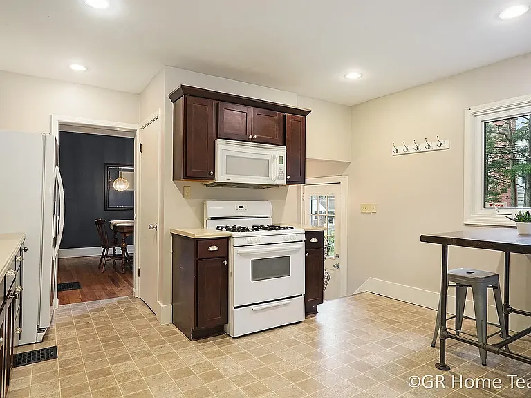 910 Calvin Ave SE — Photo 21