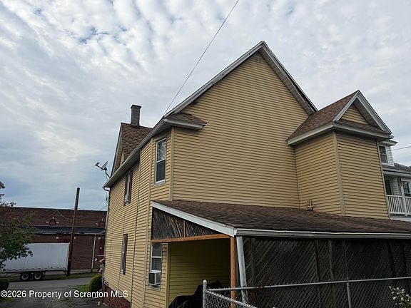 4th image of 723 Crown Ave